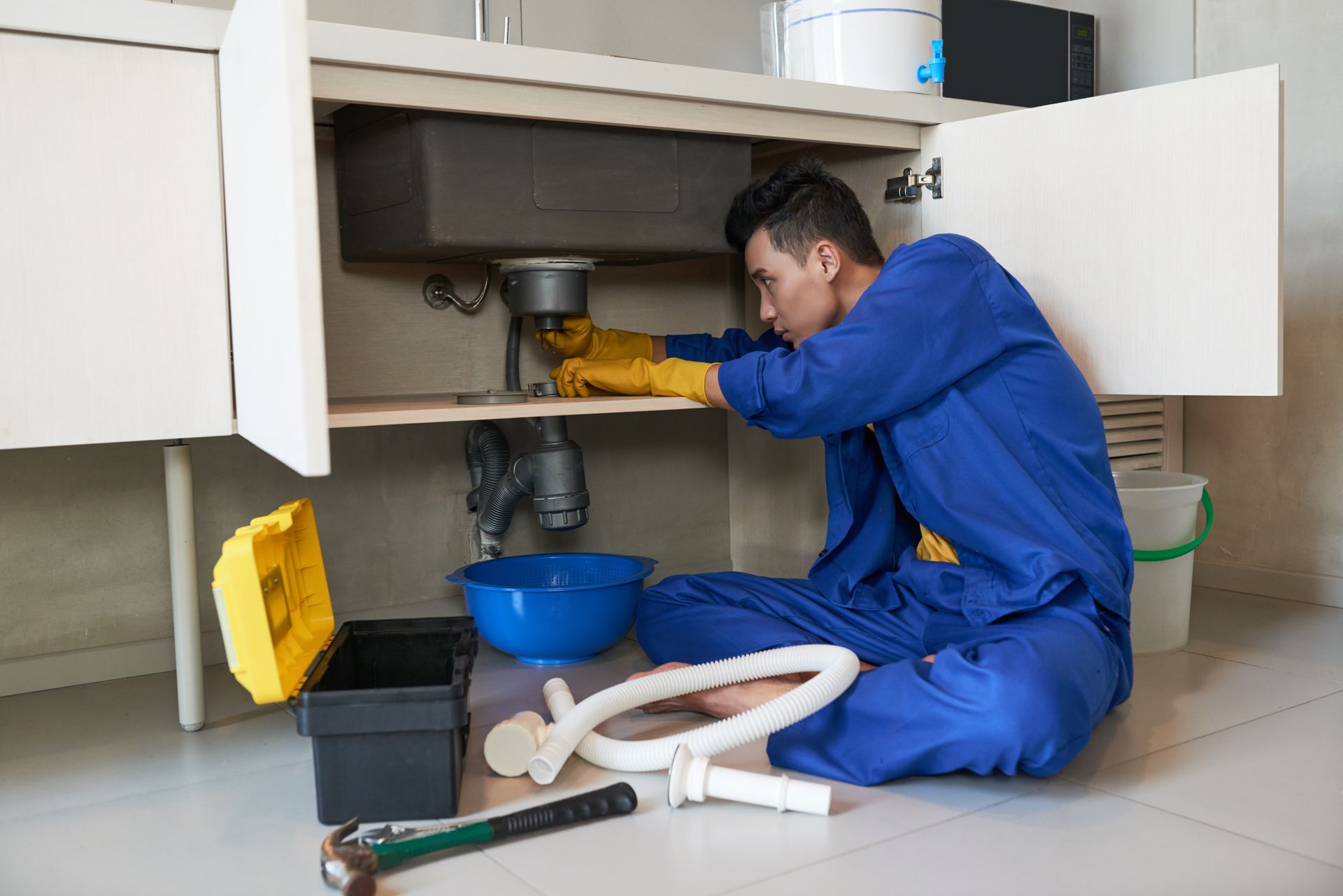 How to Turn Off Your Water Supply in the House - 5 Plumbing Tips
